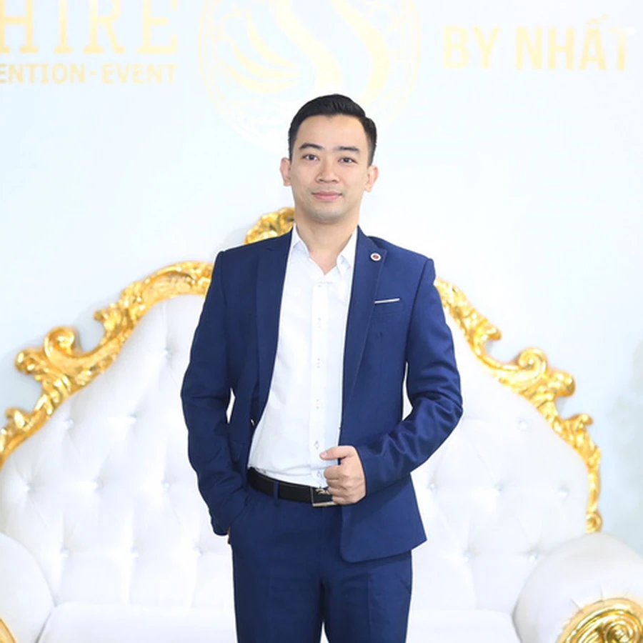 Quoc Phuong Vu in a professional navy suit
